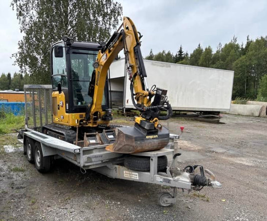 Mini-pelle CAT 302 CR avec engcon et remorque – 2020