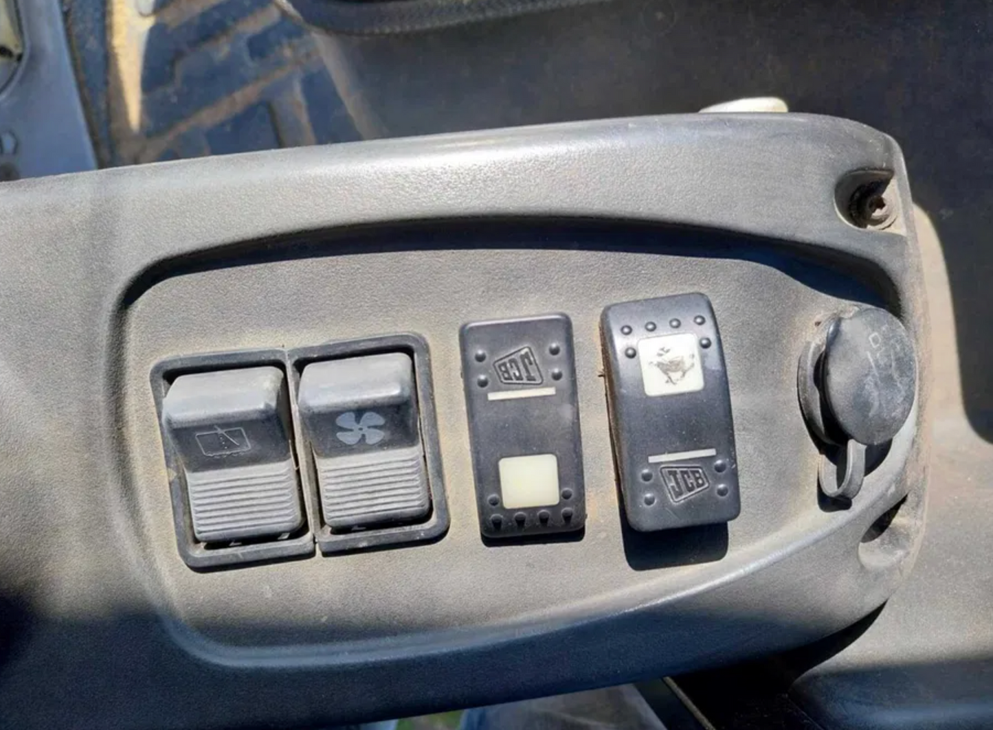 Mini-pelle JCB 8018 CTS – 2006 – 3 950 h – 2,6 t