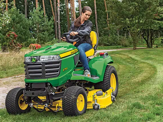 Tondeuse autoportée John Deere X750 – Diesel – 24,7 ch – 122 cm – Bac 300 L